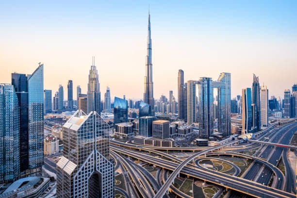 Working in Dubai as a Student: Rules, Part-Time Hours, Salary & Job Options : 2025 Guide